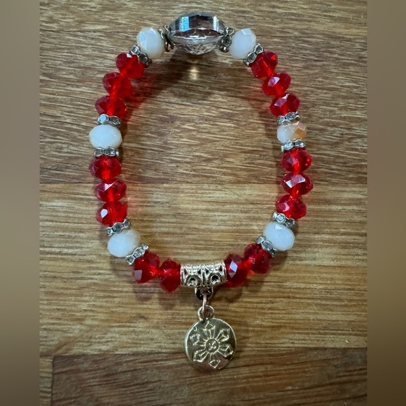 Red Beaded Bracelet with charm - Picture 1 of 2